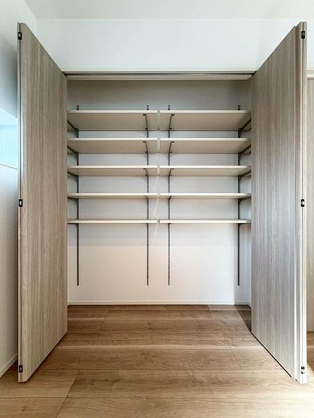 リビング収納です。パントリーとしてもお使いいただけます。