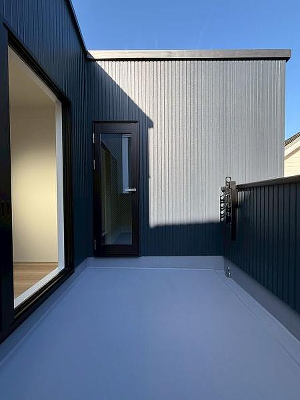 2Fのルーフバルコニーです!日当たりが良く冬でも洗濯物がよく乾きそうです!