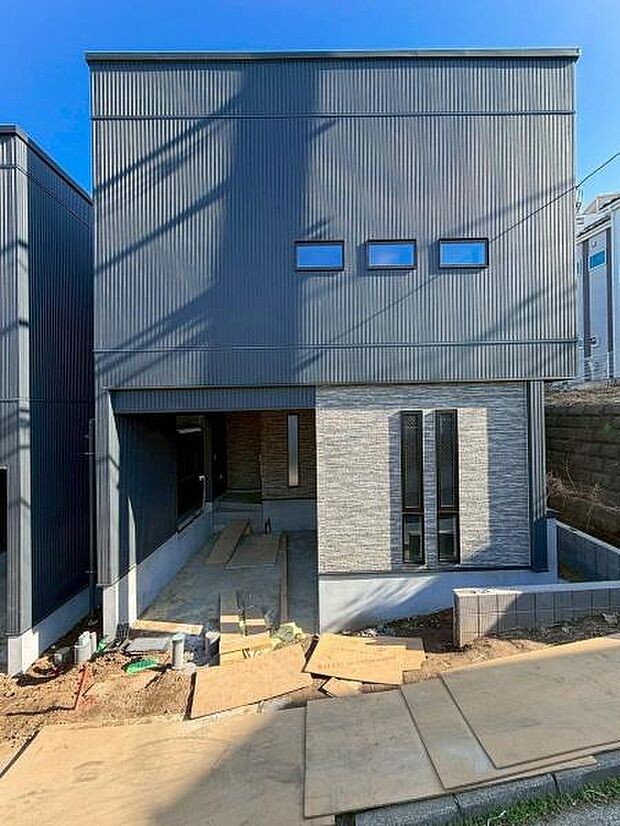 マイホームを持つ幸せを存分に感じる陽当たり、開放感。痛風良好!流行に左右されず、将来にわたって価値が継続する「上質」な佇まいです。