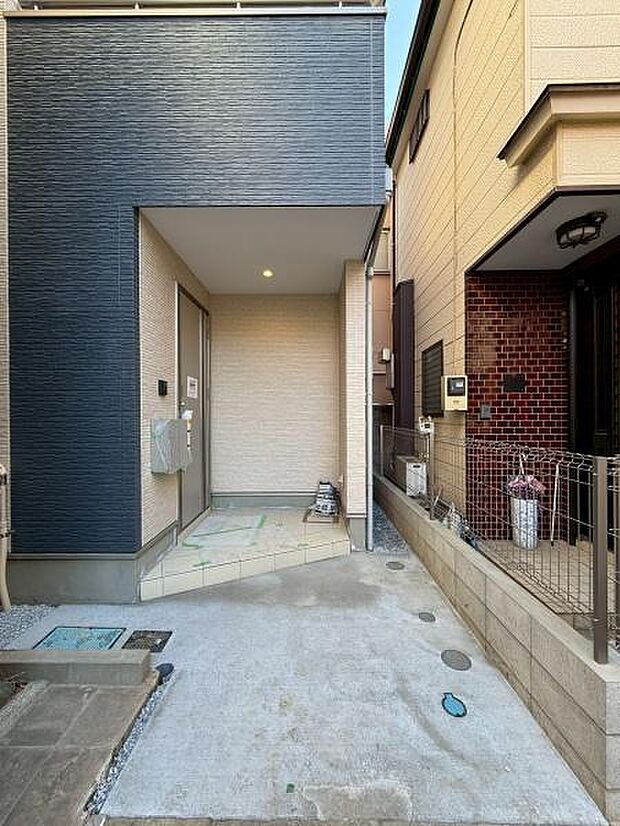 外から見た玄関です。