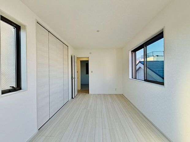 洋室6帖！バルコニーに面していて前面に棟がないので開放的眺望です。