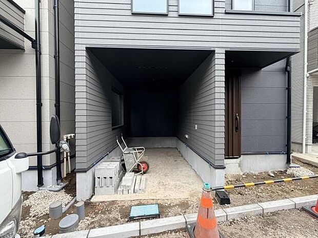 駐車場です!雨の日でも大事なお車がぬれずにすみます。