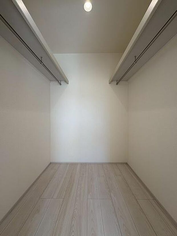 洋室にあるウォークインクローゼットです！
