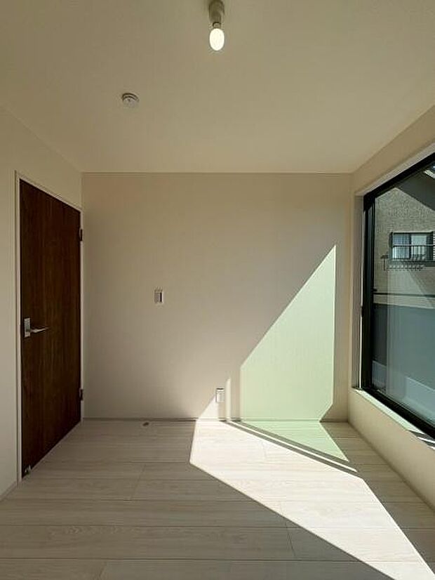 一人ひとりの大切なプライベート空間。趣味・感性で個性的に飾って頂けるようシンプルに仕上げてあります。ゆとりある広さで、一人の時間をゆったりと過ごせる安らぐお部屋になるはずです。