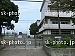 横浜市立上飯田中学校まで950m