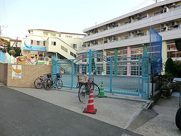 若草幼稚園まで597m