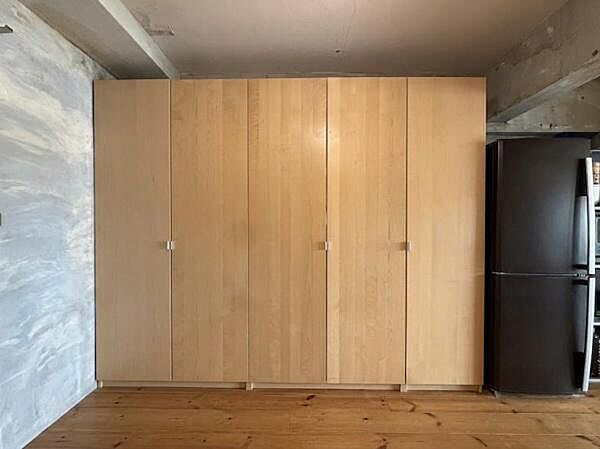 玄関脇の大容量収納です。荷物の多い方でもお部屋の中がスッキリご利用いただけます。