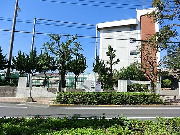 川崎市立塚越中学校まで682m