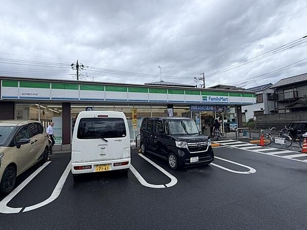 ファミリーマートまで280m