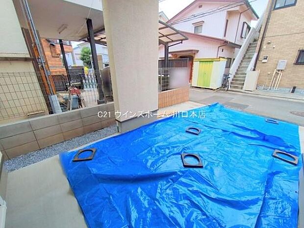 敷地内にゆとりある駐車スペースを確保。