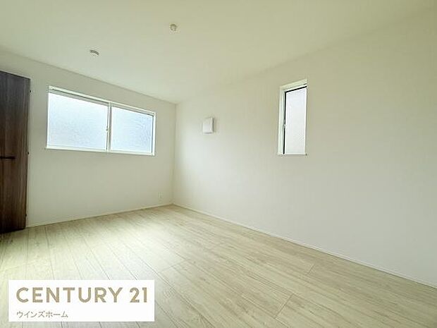 3階洋室は6.75帖の広さ!クローゼット付きで衣類や荷物もスッキリ収納できます!