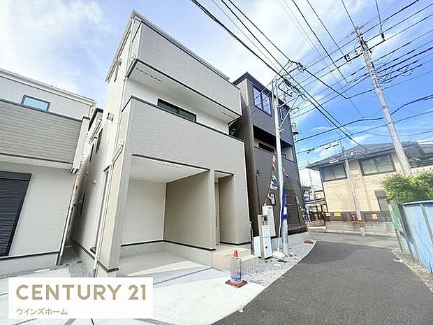 南側3.2m公道に面しています。車通りが少ないので駐車も落ち着いて出来ます!