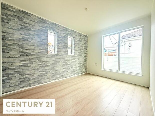 バルコニーに面した主寝室は6帖!採光たっぷり広々としていて明るいお部屋です!クローゼット付き!