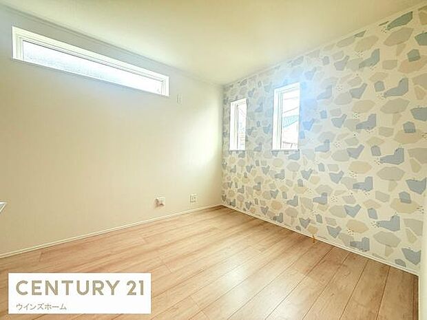 かわいらしいアクセントクロスがポイントのお部屋は5.75帖!クローゼット付きでお部屋を広々お使いいただけます。