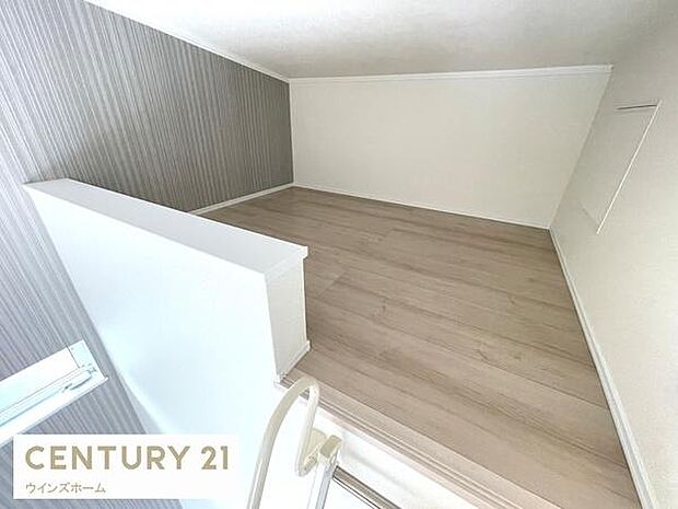 梯子をのぼった先には、、、容量たっぷりのロフト!収納としてだけでなく、自由な発想を生かした空間づくりも楽しめそうです!