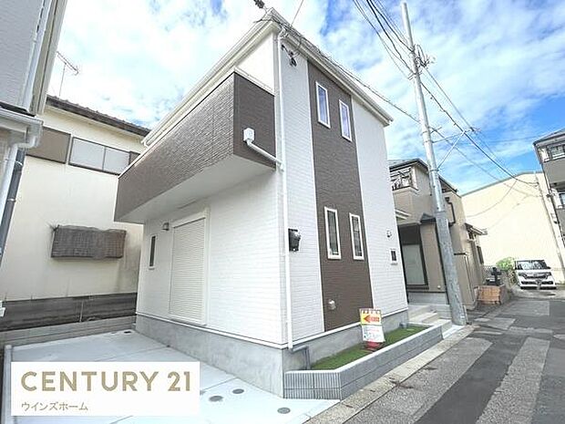 北東側4m道路に面しています。スーパー・コンビニ・ドラッグストアなどが徒歩10分圏内に揃う暮らしに便利な環境です!