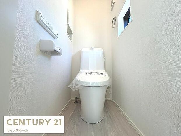 トイレは1.2階の2か所に設置。シャワートイレが内蔵されているので使用後はスッキリ爽快！