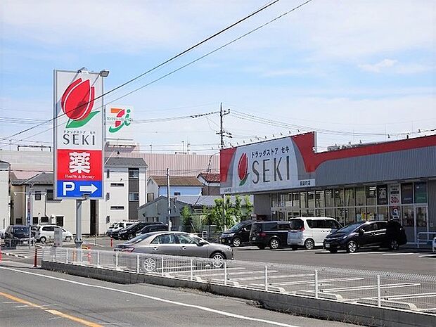 ドラッグストアセキ蕨錦町店まで500m