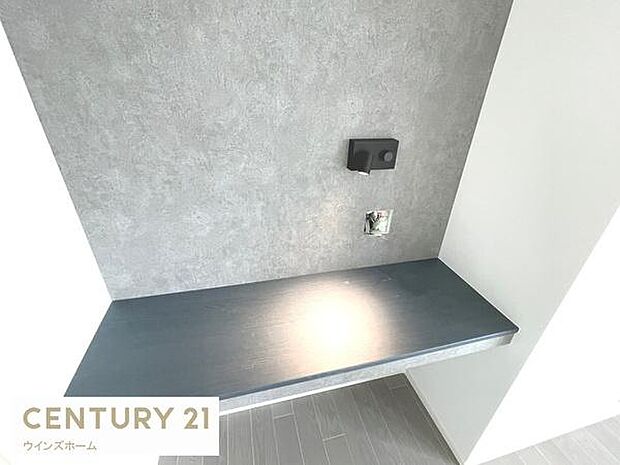 2階洋室にカウンターを設置！読書やPC作業をしたい時にも使えるお部屋です！