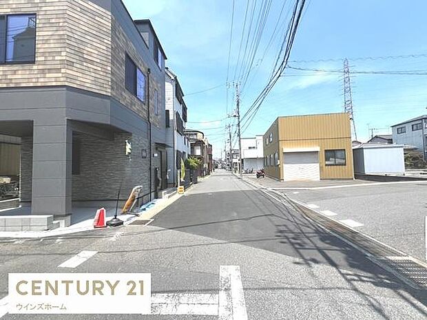 前面道路は南側約4ｍ私道×東側6ｍ公道。陽当り＆通風良好です！