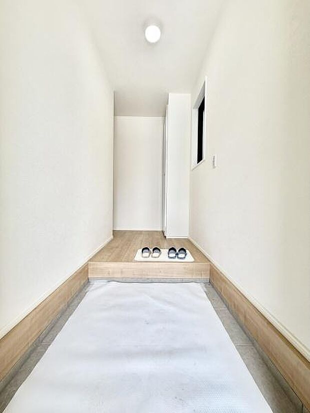 広々とした落ち着いた空間を演出し、ご家族や来客者を気持ちよく出迎えます。