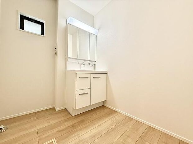 洗面化粧台はシンプルでありながら機能性も兼ね備え、快適なサニタリー空間を実現させます!