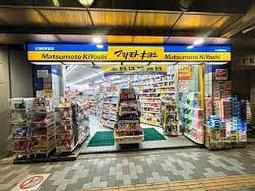 マツモトキヨシ北浦和駅前店まで437m