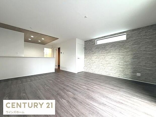 LDKは18帖！コミュニケーションが取りやすい空間設計！お食事を取るダイニングスペース、くつろげるリビングスペースの両方しっかり確保されています。