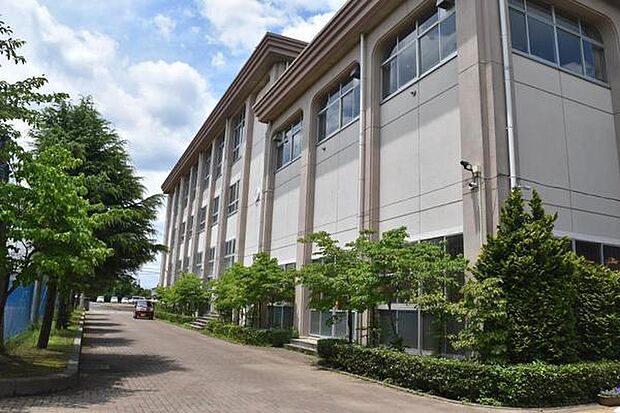 越谷市立西中学校まで2097m