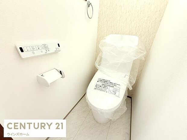 トイレは1・2階に設置され、シャワートイレが内蔵されているので使用後はスッキリ爽快!