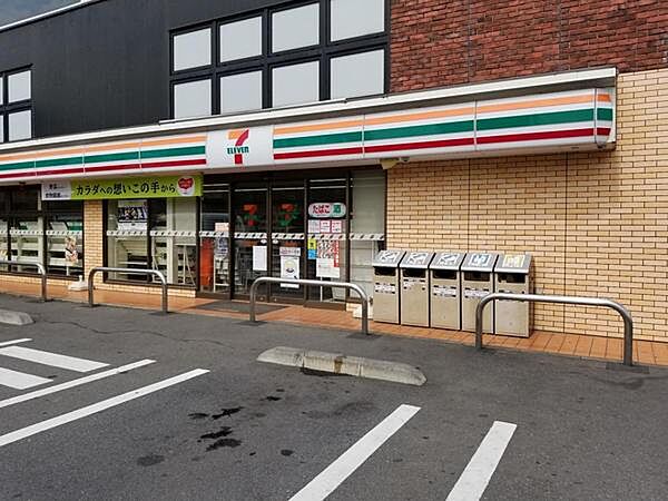 セブンイレブン川口江戸3丁目店まで590m