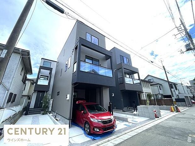 前面道路4.5mと広々していています!小中学校まで近く、お子様の通学も安心です。