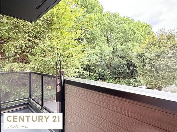 広々バルコニーは使い勝手があります！洗濯物もたくさん干せます！