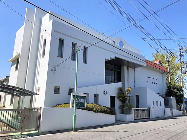 松葉幼稚園まで725m