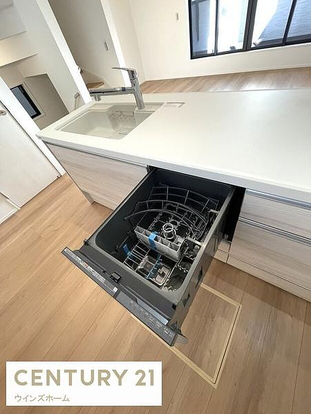 ビルトイン食洗機付きのシステムキッチンで家事の負担を軽減、忙しいパパママをサポートします！