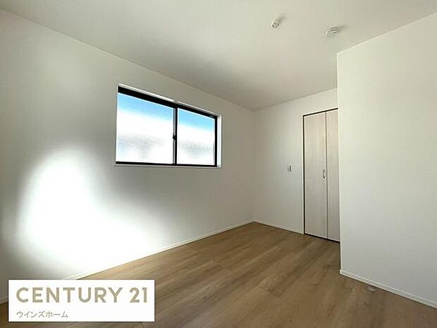 2面採光の明るい洋室。寝室にも子供部屋にもぴったりです！