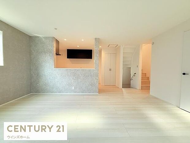 LDK16.75帖と明るく広々。プライバシー性の高い2階に設置されています！家族のコミュニケーションのとりやすいリビングイン階段を採用！