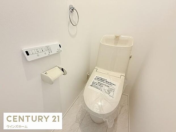 トイレは2・3階に設置され、シャワートイレが内蔵されているので使用後はスッキリ爽快！