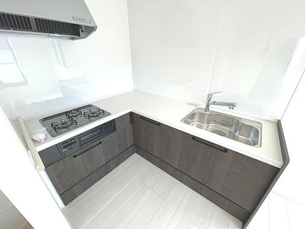 L字型で動線が良く、使いやすいキッチン仕様!