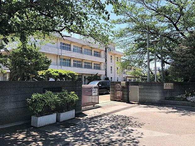 川口市立西中学校まで550m