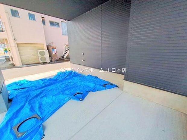 カースペース2台駐車可能で、お出かけや通勤時にも安心です!(車種によります)