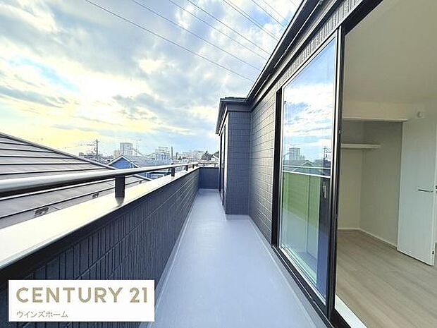 南向きワイドバルコニーは使い勝手があります！洗濯物もたくさん干せます！