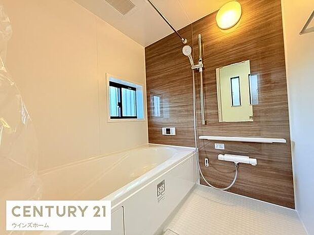 ゆったりとした広さのお風呂スペース!心と身体をリフレッシュさせる癒しの空間でもあるバスルーム！浴室乾燥機付きです！