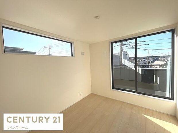 採光良好です！バルコニーに面した洋室5.33帖はクローゼット2カ所付き。お部屋すっきり快適な空間でくつろげます！