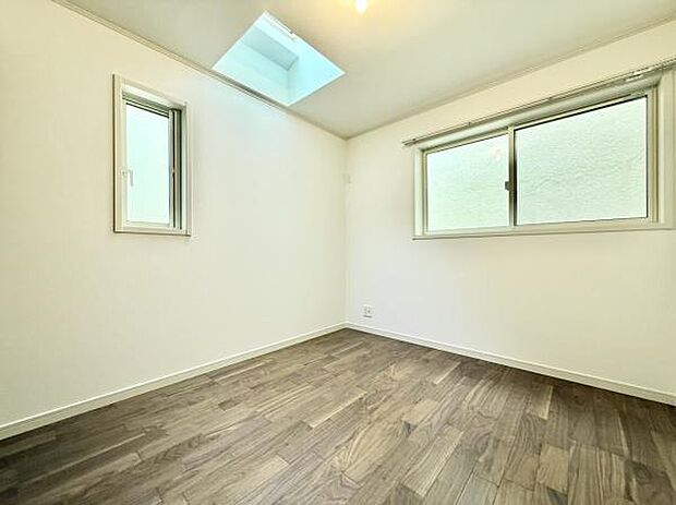 採光をしっかり取り入れた明るい室内！寝室にも子供部屋にもぴったりの空間です！