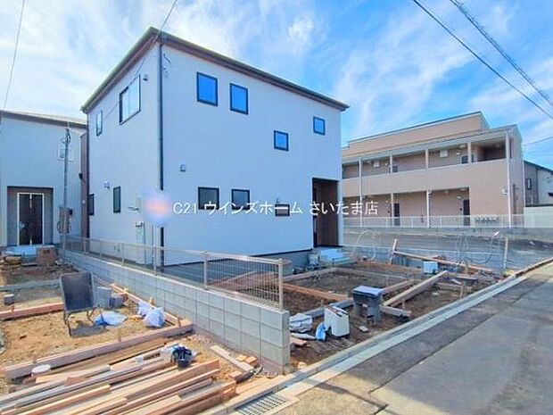 カースペース2台駐車可能で、お出かけや通勤時にも安心です！