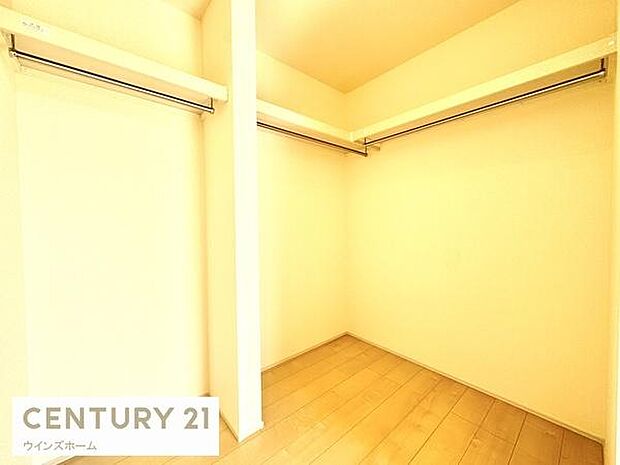 ウォークインクローゼットをご用意！季節物の家電やスーツケース、お布団などもまとめて収納できます！