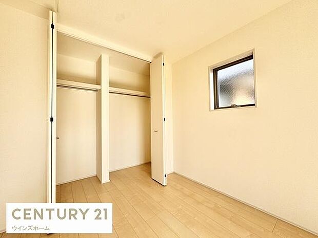 2面採光の明るい洋室。寝室にも子供部屋にもぴったりです！