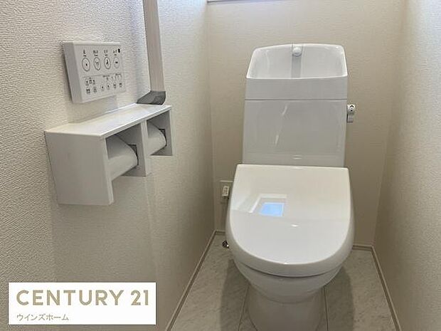 トイレは1階と2階にあります!いつでも快適に使える温水洗浄便座を設置!