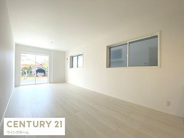 18.59帖の広々LDKは家族全員がゆったりとくつろげる空間です。リビングとダイニングを自由に使い分けられるため、様々なライフスタイルに対応します!